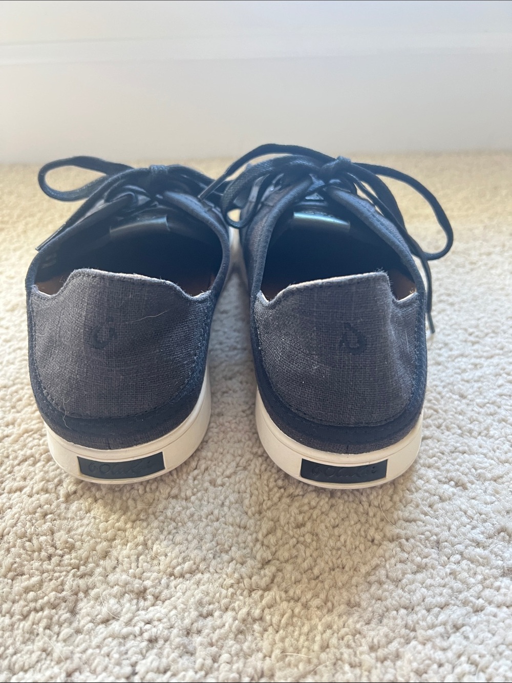 OLUKAI PEHUEA LI WOMANS BLACK/LINEN SNEAKERS. Size 9. - Picture 4 of 6